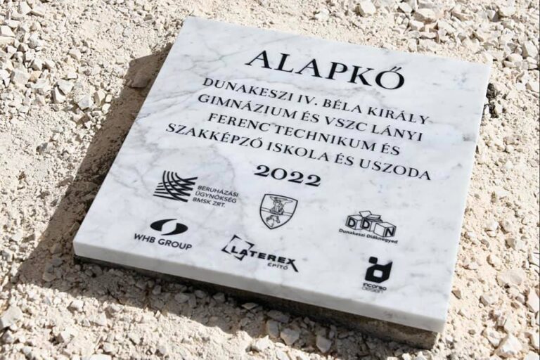 Lerakták a két új középiskola alapkövét Dunakeszin