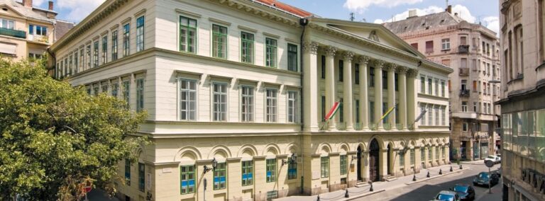 Tét a Tisza mennyország? Egymásnak esett a DK és a Momentum Pest Vármegyében