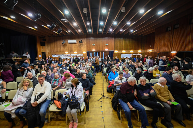 Göd nem Debrecen, közmeghallgtás a Samsung akkumulátor gyára miatt