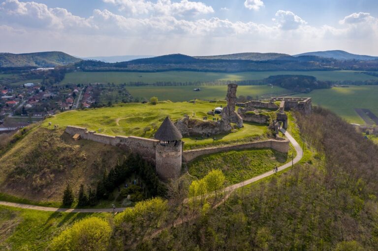 Újra látogatható a nógrádi vár