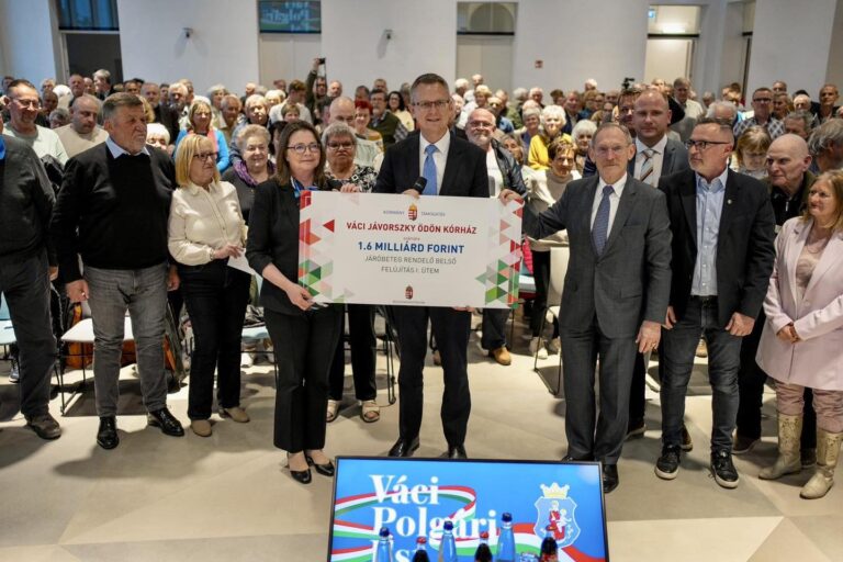 Az ellenzék Brüsszelben akadályoz, a magyar kormány fejleszt – újabb egészségügyi beruházás Vácott