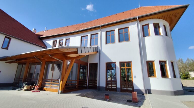 Göd új büszkesége: átadták a Búzaszem Iskola tornatermét és közösségi terét