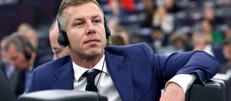 Ismét illegális hangfelvétellel állt elő Magyar Péter