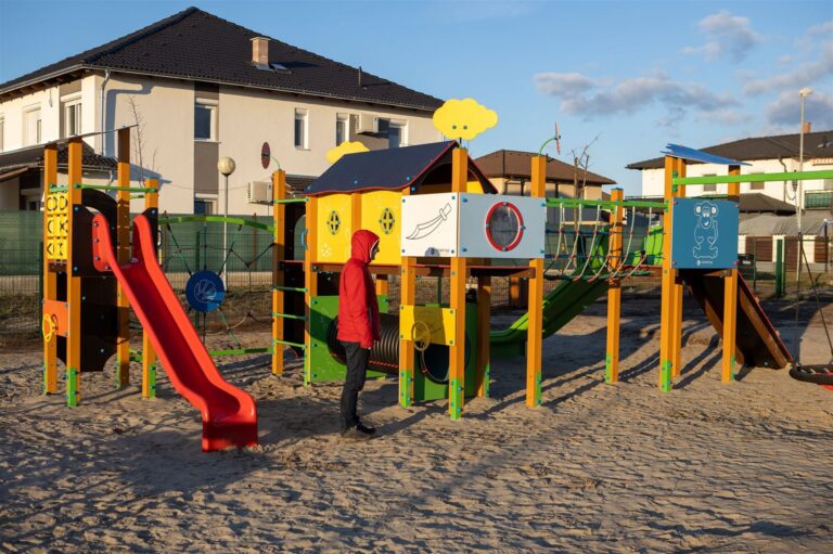 Újjászületik a Béke utcai játszótér – Dunakeszi is csatlakozik a befogadó közösségekhez