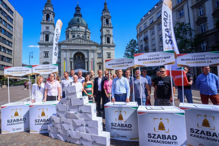 „Szabad karácsonyt!” – politikai akció vagy valódi ünnepi ügy?