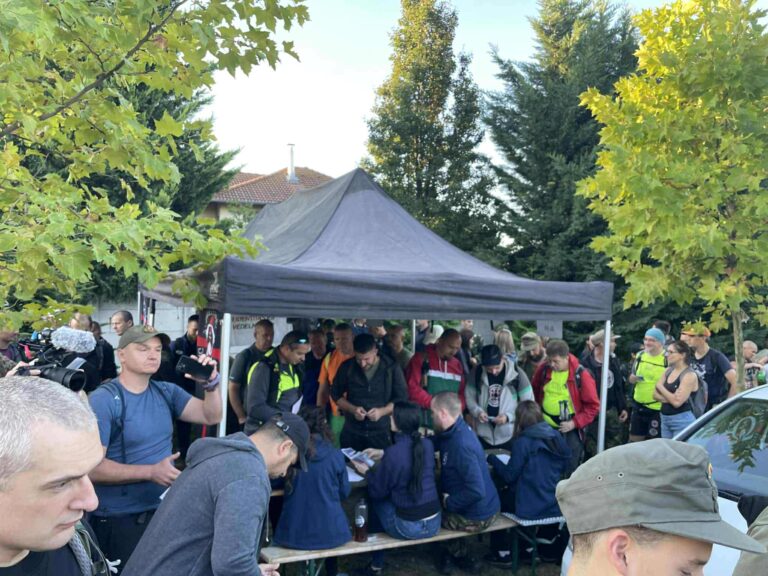 Több százan vágtak neki az Attila-védvonal emléktúrának Dunakesziről