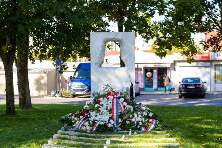 Dunakeszi méltóságteljesen emlékezett az aradi vértanúkra